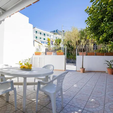 Apartment Lucia Maison